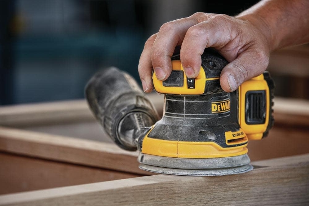 DEWALT 20V MAX Sander dust collection